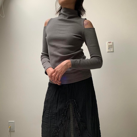Oak + Fort Cut Out Shoulder Grey Sweater - Picture 4 of 5